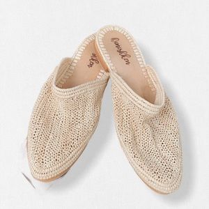Raffia mule slides